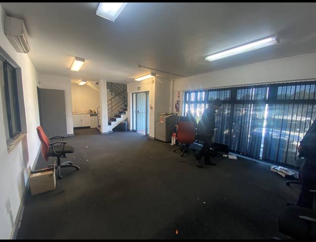 318M² WAREHOUSE TO LET IN AIRPORT INDUSTRIA